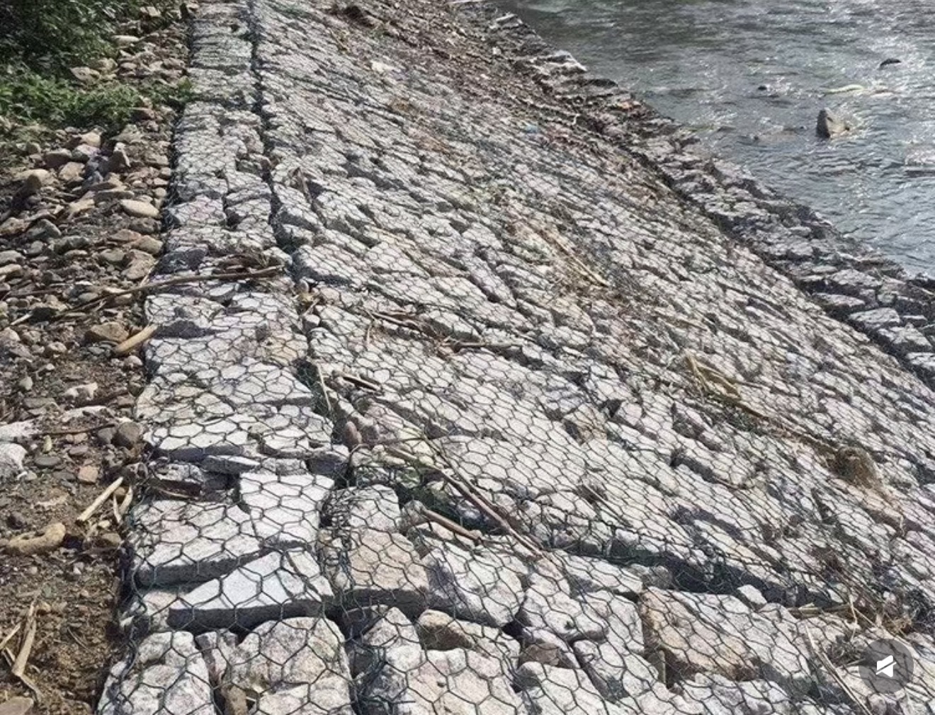 Najnowsze blogi firmy Przełom w technologii maszyn CNC do siatek gabionowych: ultraszeroki sprzęt o szerokości 5300 mm rozwiązuje problemy wielkoskalowej hydraulicznej stabilizacji brzegów rzek