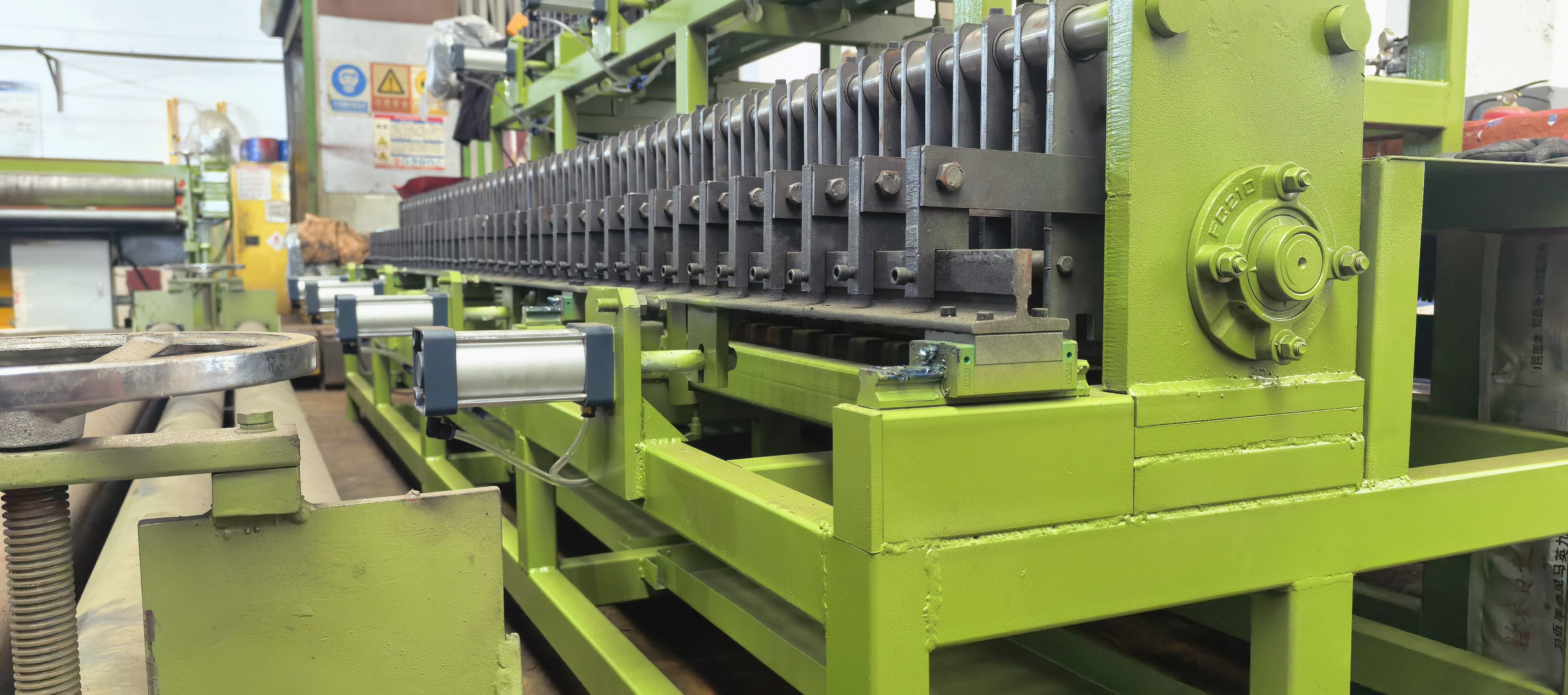 Najnowsze blogi firmy Why Edge Winding Matters: The Benefits of a Reliable Gabion Basket Edge Winding Machine
